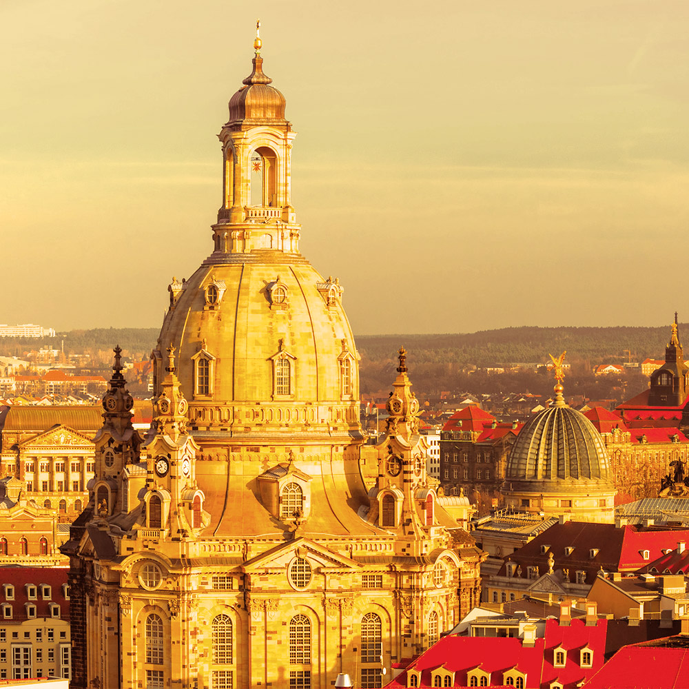 Goldenes Licht über Dresden aus der Luft